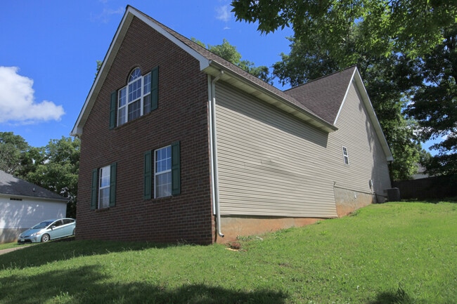 2105 Academy Way in La Vergne, TN - Building Photo - Building Photo