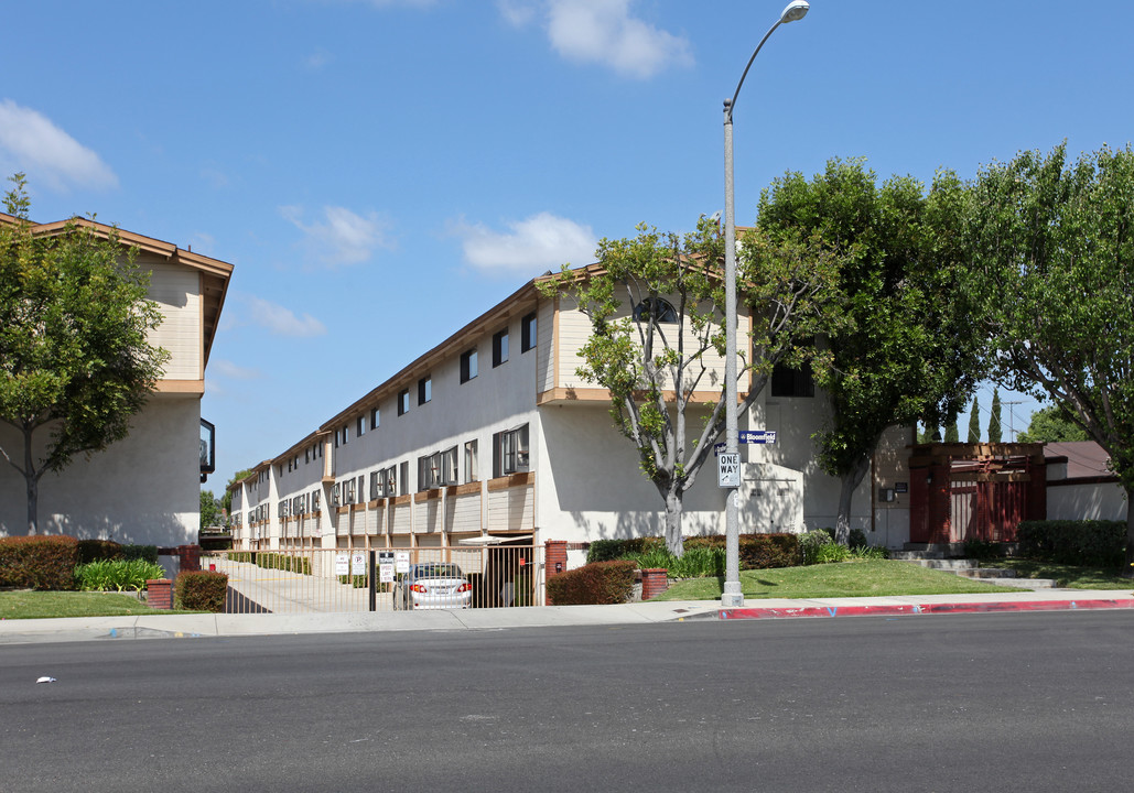 Ranch Springs Apartments in Lakewood, CA - Building Photo