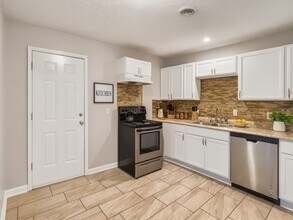 11007 Ewing Ave in Kansas City, MO - Building Photo - Building Photo