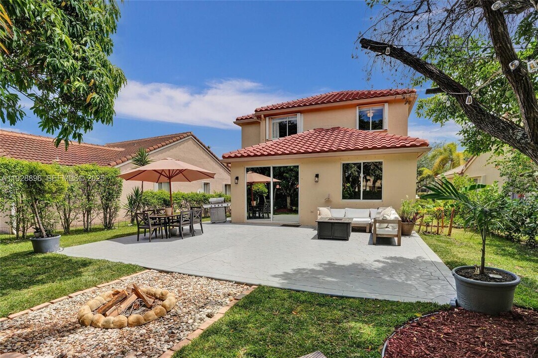 1381 Sago Ln in Weston, FL - Building Photo