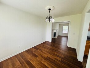 985 New Village Dr NW in Christiansburg, VA - Foto de edificio - Building Photo