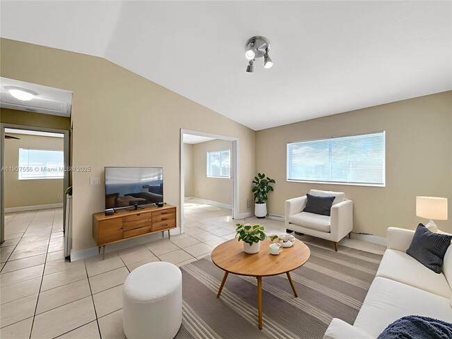 3610 N 56th Ave in Hollywood, FL - Building Photo - Building Photo