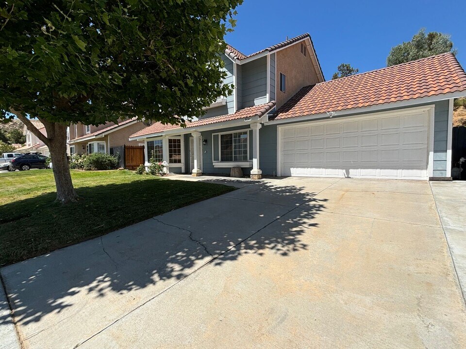 39341 Beacon Ln in Palmdale, CA - Building Photo