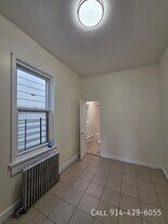 349 Walnut St in Yonkers, NY - Building Photo