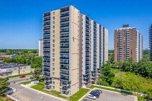 La Dorelle in Toronto, ON - Building Photo