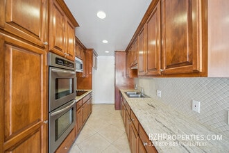 136 N Swall Dr in Beverly Hills, CA - Building Photo - Building Photo