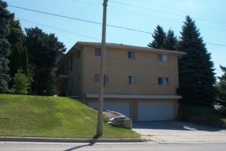 12020 W Bluemound Rd in Wauwatosa, WI - Building Photo - Building Photo