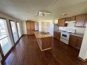 10047 Wrangler Wy in Midway, TX - Foto de edificio - Building Photo