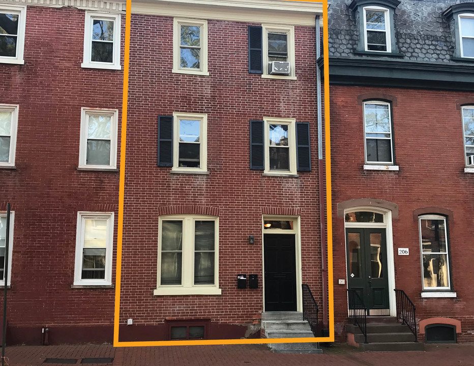 204 W Gay St: Student Permitted Multi Unit in West Chester, PA - Building Photo