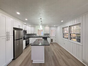 2841 Deerwood Dr in Winston-Salem, NC - Building Photo - Building Photo