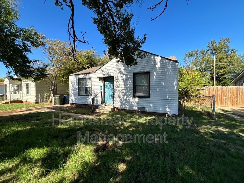 305 E Jacobs Dr in Midwest City, OK - Building Photo