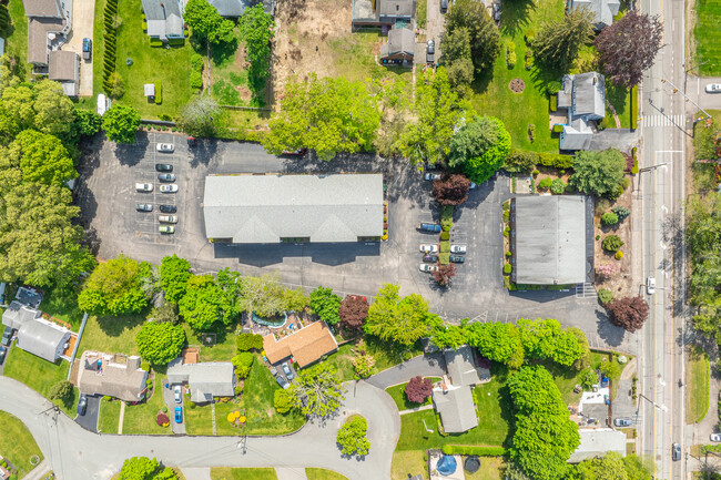 Midland Manor Apartments in Warwick, RI - Building Photo - Building Photo