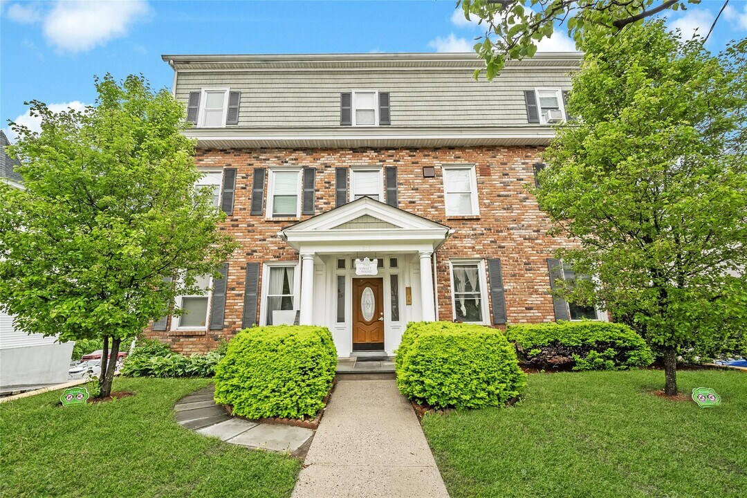 56 S Highland Ave in Ossining, NY - Building Photo