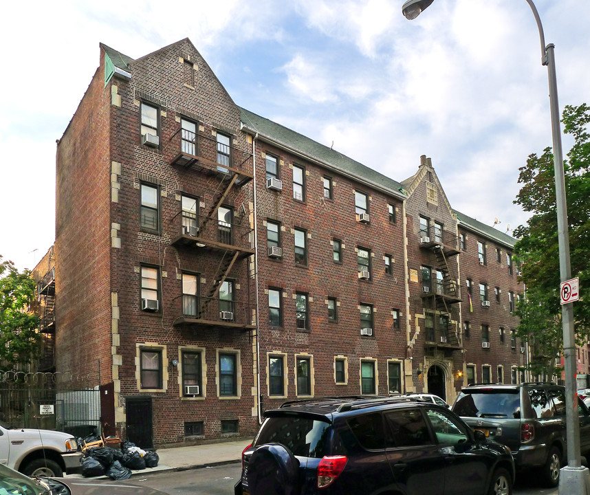 3415 94th St in Jackson Heights, NY - Foto de edificio