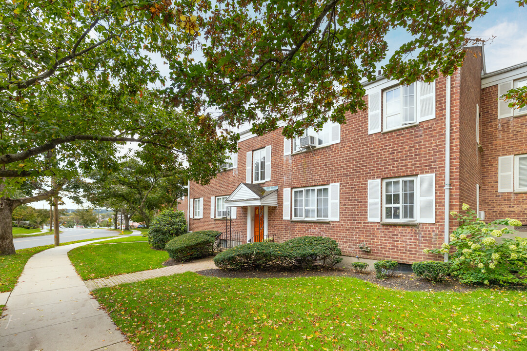 Huntington Village Co-Op in Huntington, NY - Building Photo