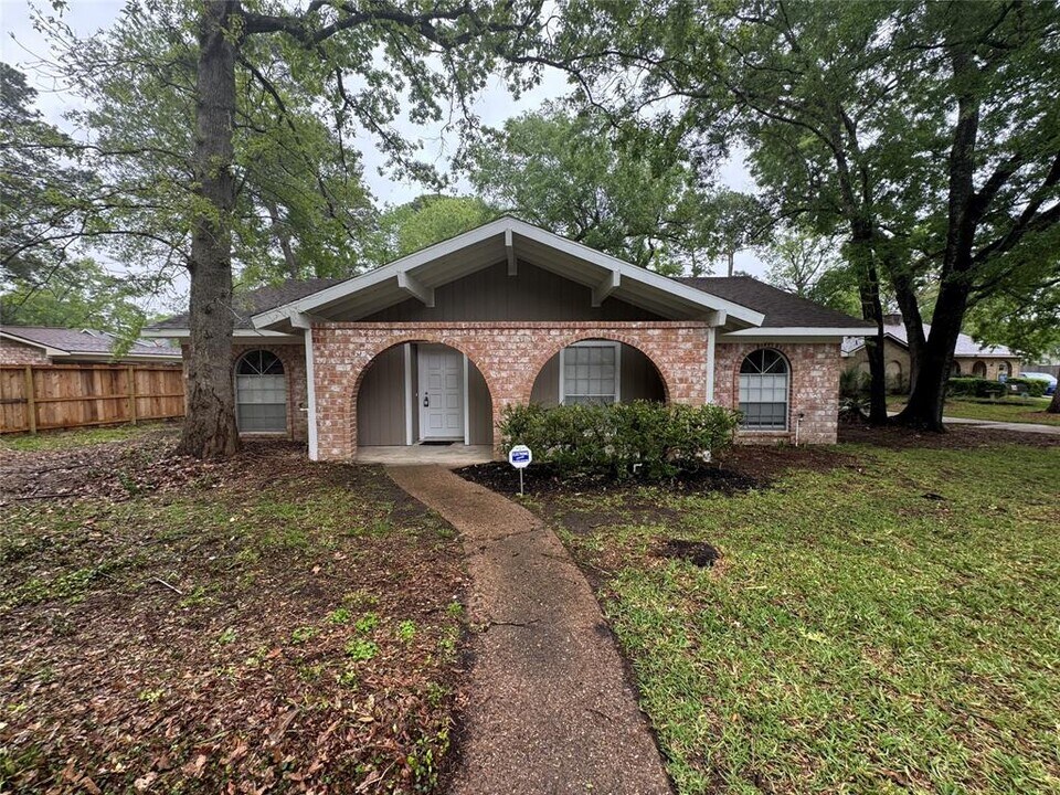 3214 Three Pines Dr in Humble, TX - Building Photo