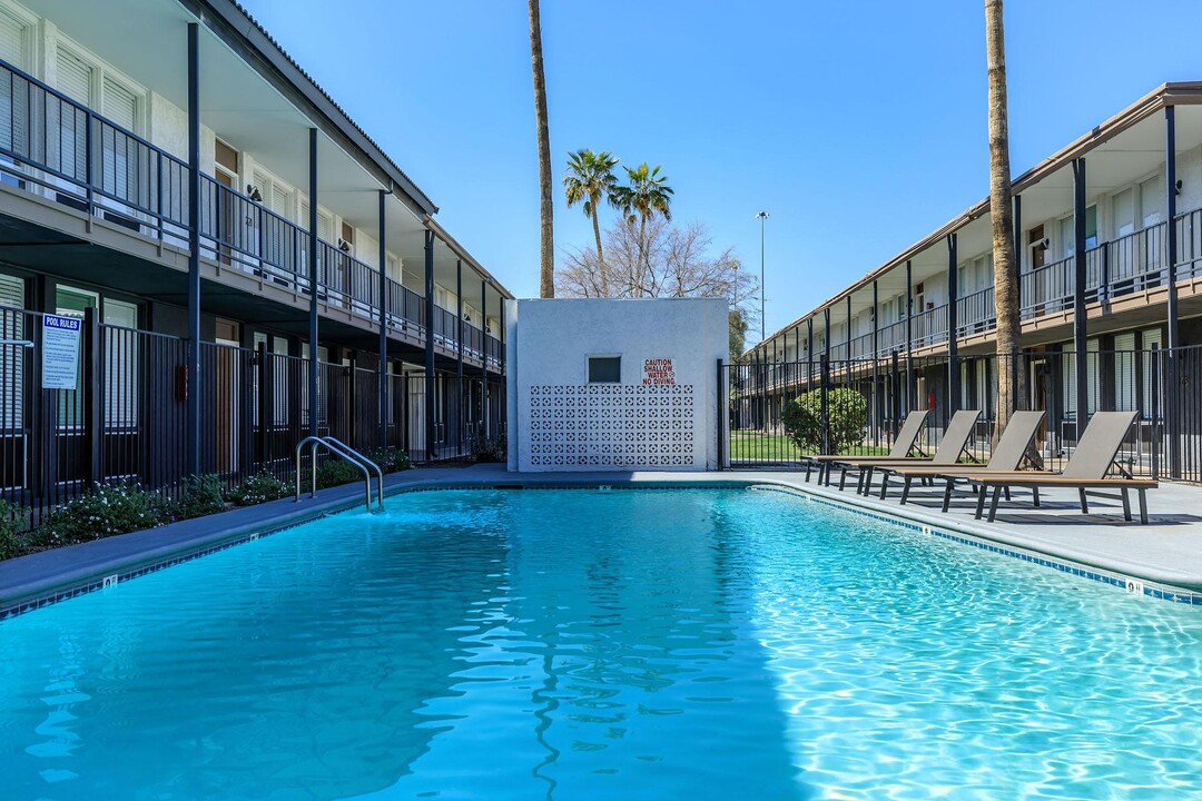 Northern Edge Apartments in Phoenix, AZ - Building Photo