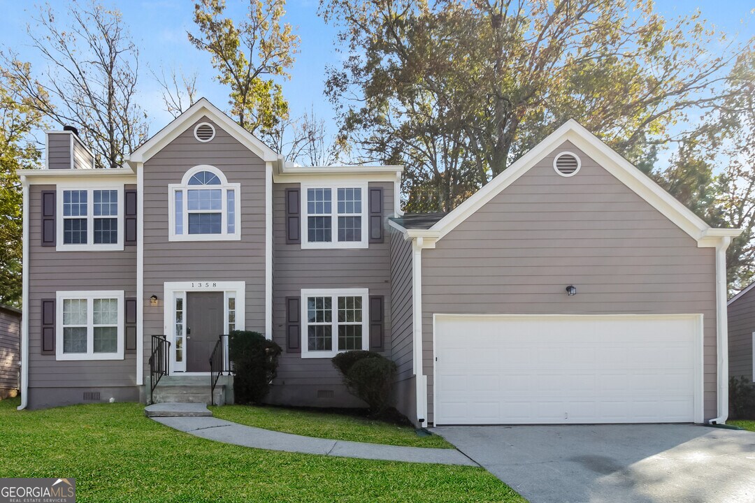 1358 Ling Dr in Austell, GA - Building Photo