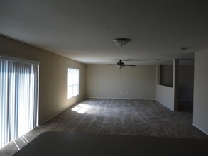 102 Star Shell Dr in Apollo Beach, FL - Building Photo - Building Photo