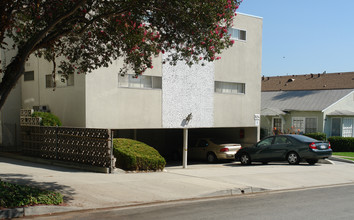 524 E Palm Ave in Burbank, CA - Foto de edificio - Building Photo