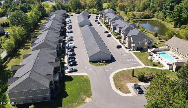 48 Bavarian Wy in Altamont, NY - Building Photo - Building Photo