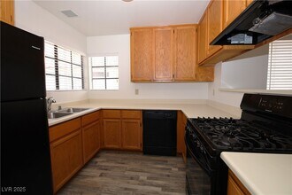 672 Paulson Dr in Las Vegas, NV - Building Photo - Building Photo