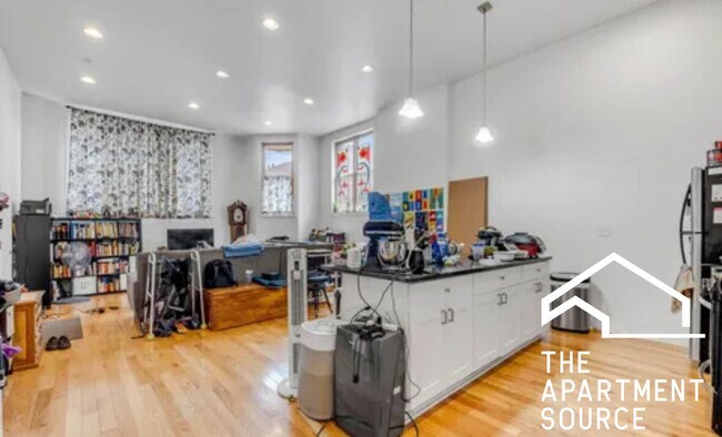 2842 W Augusta Blvd in Chicago, IL - Building Photo - Building Photo