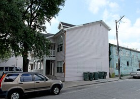 Nunan Apartment in Charleston, SC - Building Photo
