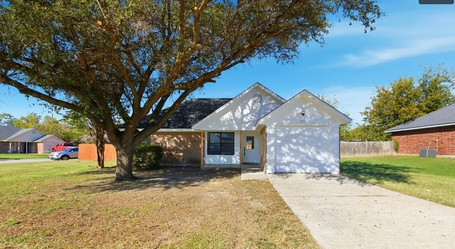 220 Brook Cir in Krum, TX - Building Photo - Building Photo