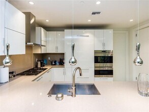 240 Shore Ct in Lauderdale-by-the-Sea, FL - Building Photo - Building Photo