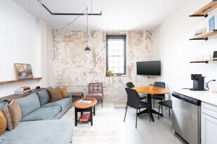 1009 W Juneau Ave in Milwaukee, WI - Building Photo