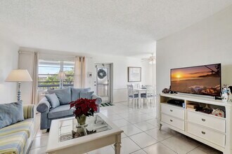 24 Chatham A in West Palm Beach, FL - Foto de edificio - Building Photo