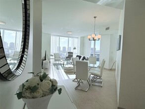 18201 Collins Ave in Sunny Isles Beach, FL - Building Photo - Building Photo