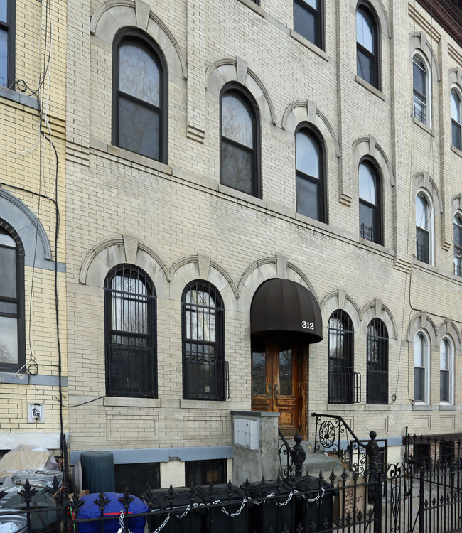 312 Suydam St in Brooklyn, NY - Building Photo - Building Photo