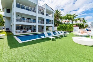 891 N Venetian Dr in Miami Beach, FL - Building Photo