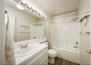 8309 Sea Meadow Ln in Bakersfield, CA - Building Photo - Building Photo