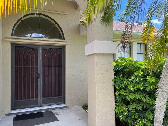 3103 SE Mall Terrace in Port St. Lucie, FL - Foto de edificio - Building Photo