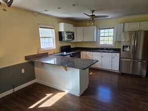 52 Elkins Branch Rd in Weaverville, NC - Foto de edificio - Building Photo