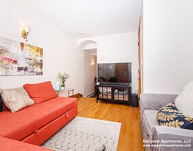 89 Myrtle St, Unit A in Boston, MA - Building Photo - Building Photo