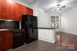 2125 Southend Dr in Charlotte, NC - Building Photo - Building Photo