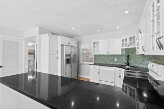 3791 NW 84th Ave in Sunrise, FL - Building Photo - Building Photo