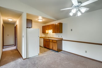 Central Park Apartments in West Allis, WI - Foto de edificio - Interior Photo