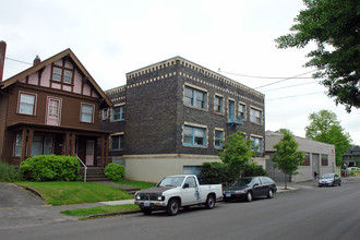 Waukeena Apartments in Portland, OR - Building Photo - Building Photo