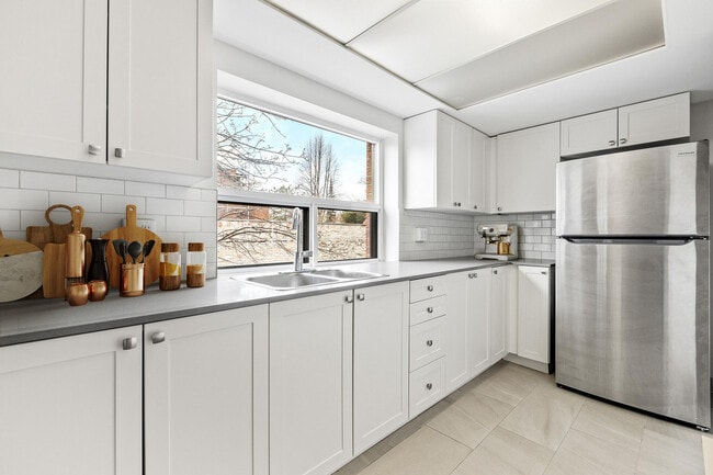 Lord Sydenham in Kingston, ON - Building Photo - Building Photo