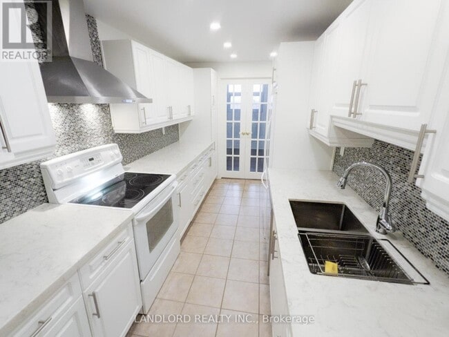 299 Mill Rd in Toronto, ON - Building Photo - Building Photo