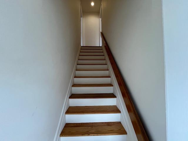 54 Sintsink Dr E in Port Washington, NY - Building Photo - Building Photo
