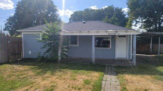 property at 2609 N Vista Rd