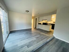 8166 Valley Green Dr in Sacramento, CA - Foto de edificio - Building Photo