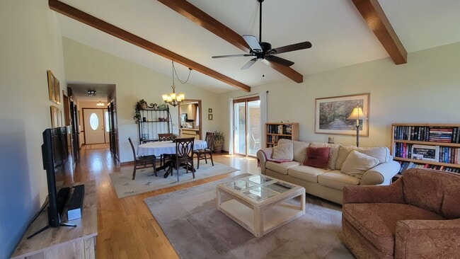 1041 Carousel Ln in Hendersonville, NC - Building Photo - Building Photo