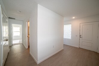 1359 Neria Lp in San Antonio, TX - Foto de edificio - Building Photo